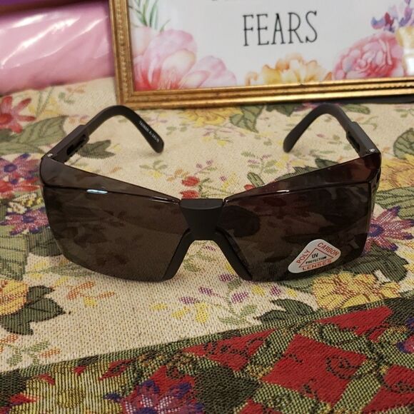 UNISEX Oversized Sunglasses With side shields Black NWT - Picture 1 of 4